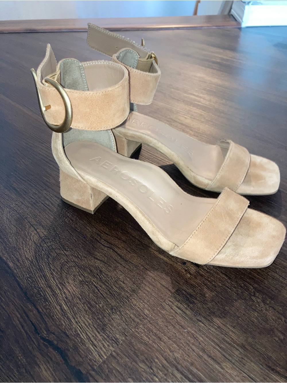 AEROSOLES Tan broen Suede Block Heel Sandals with Gold Buckle size 7.5 new
